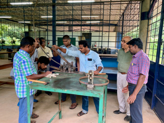 Pbl Fitter - Demonstration of a hand bending machine 1