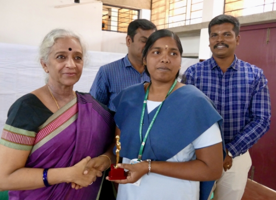 1st prize in the CSR English class.