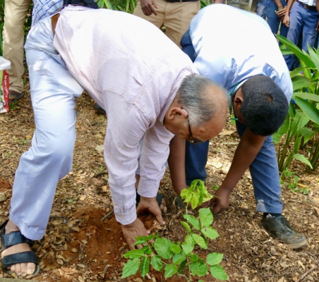 Planting together with the principal in the front yard of AIAT