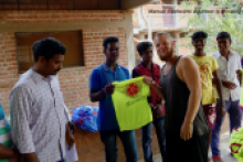 Manuel/Weltwärts volunteer has sponsored new sports shirts for the students 